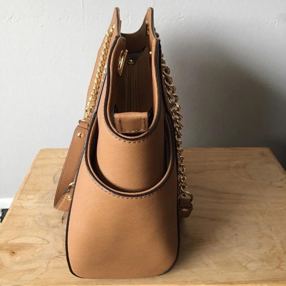 ❌ Sold ❌ Michael Kors Jet Set Chain Shoulder Tote - Picture 6 of 8